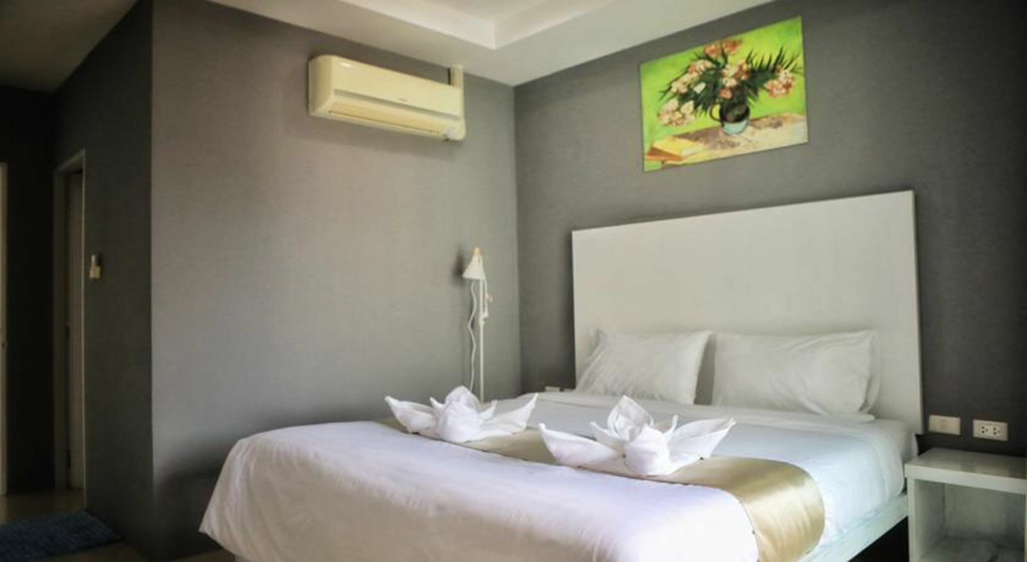 Guan Chao Yin Hotel Patong Buitenkant foto