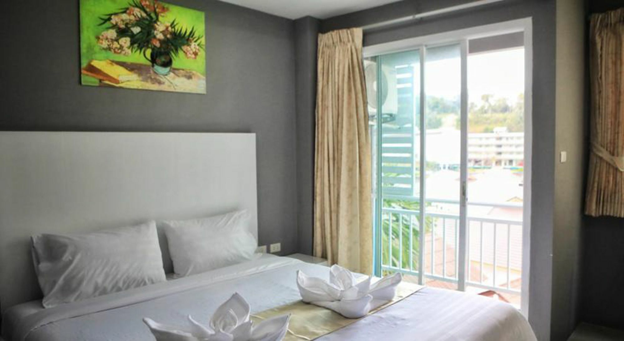 Guan Chao Yin Hotel Patong Buitenkant foto